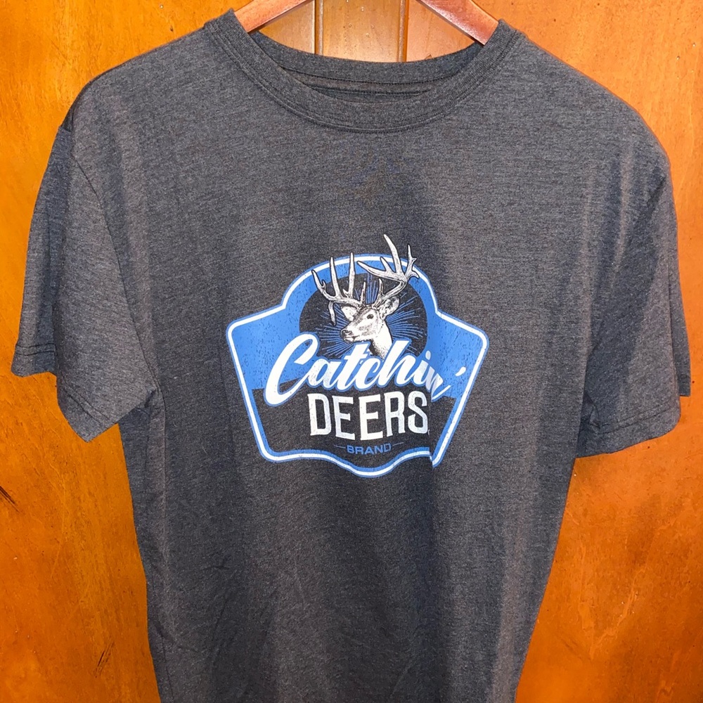 Medium Catchin’ Deers T-Shirt